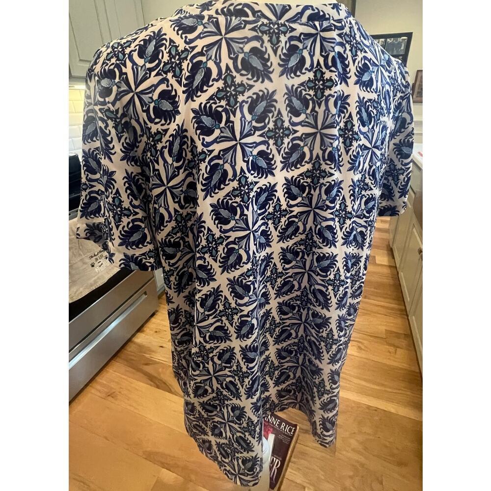 ANN TAYLOR LOFT SHORT SLEEVE LIGHTWEIGHT BLUE AND WHITE TOP WOMENS SIZE SMALL - Picture 3 of 9